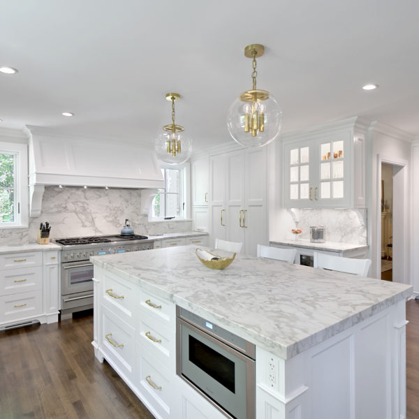 Classic Winnetka Kitchen - Benvenuti and Stein